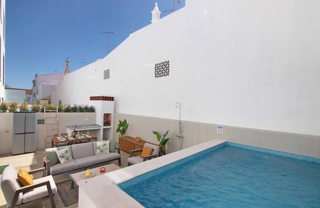 Holiday Home 'The Olive Tree' with Private Pool, Wi-Fi and Air Conditioning