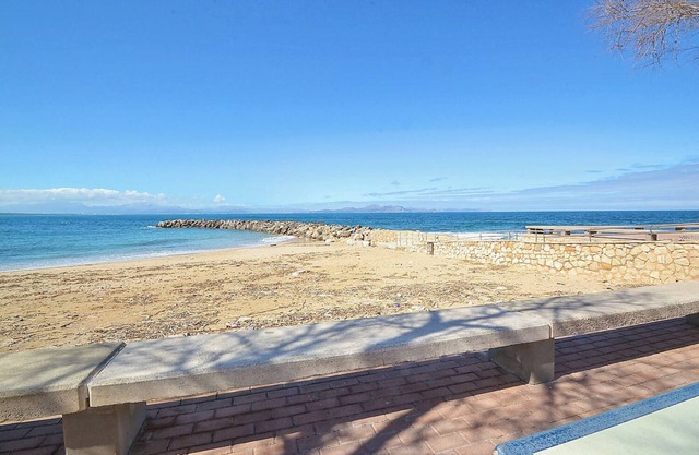 Holiday Home 'Tres Pins' with Private Terrace, Wi-Fi and Air Conditioning
