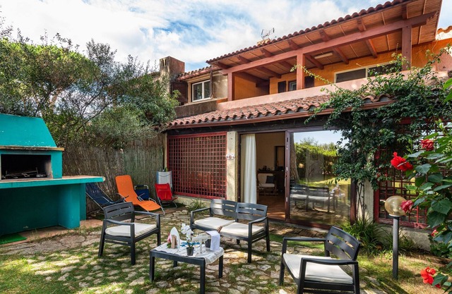 Holiday Home "Una Pineta sul mare" ear the Beach with Wi-Fi, A/C & Pool