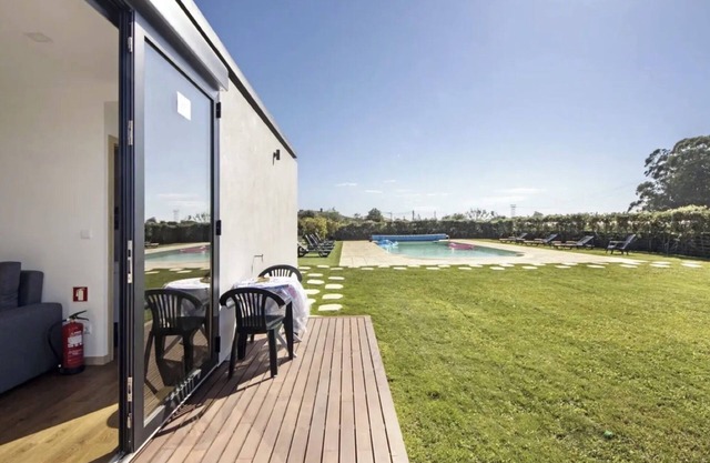 Holiday Home 'Villa Com 4 Apartamentos' with Shared Pool, Private Terrace and Wi-Fi