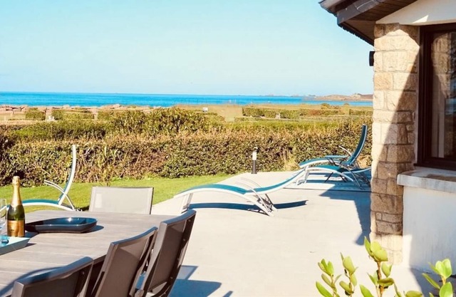 Holiday Home 'Villa Vue Mer' with Sea View, Private Terrace and Wi-Fi