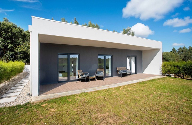 Holiday Home 'Vinha' with Private Terrace, Private Garden and Wi-Fi