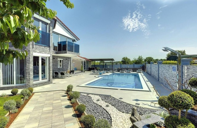 Holiday house Fažana for 1 - 10 persons with 4 bedrooms - Holiday home