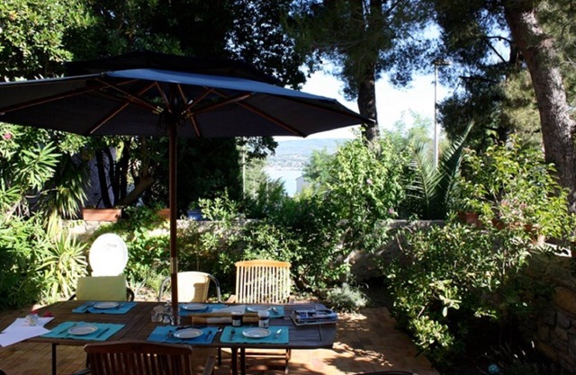 Holiday house with sea view walking distance from Beach,