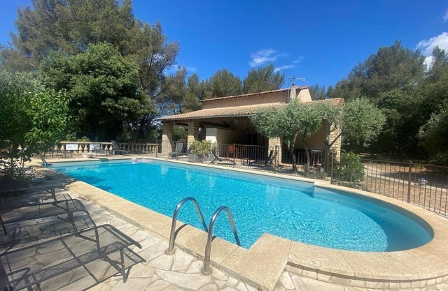 Holiday house Grans for 1 - 5 persons with 2 bedrooms - Row house