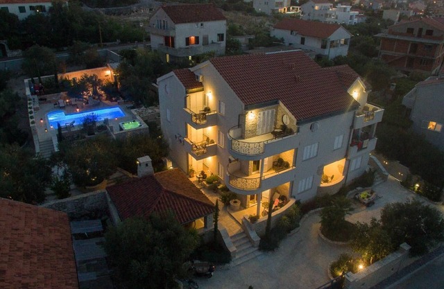 Holiday house Murter (Ort) for 1 - 22 persons with 11 bedrooms - Holiday apartment in one or multi-f