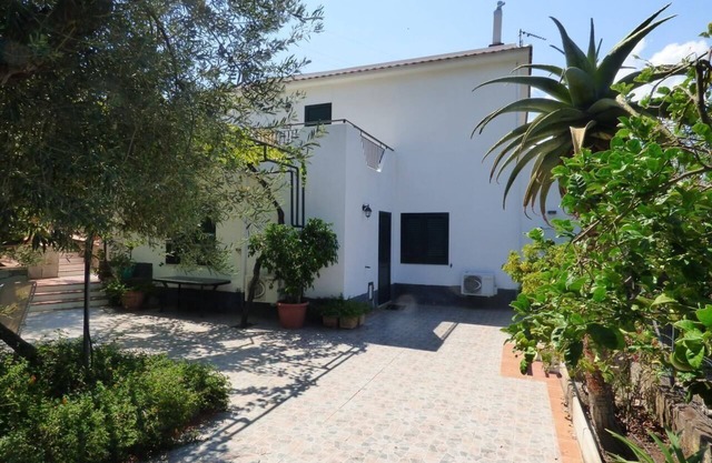Holiday house Patti for 1 - 8 persons with 4 bedrooms - Holiday home