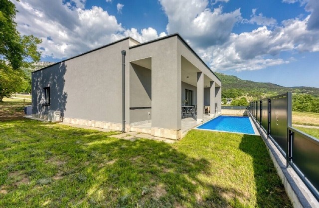 Holiday House Rhapsody with Private Pool