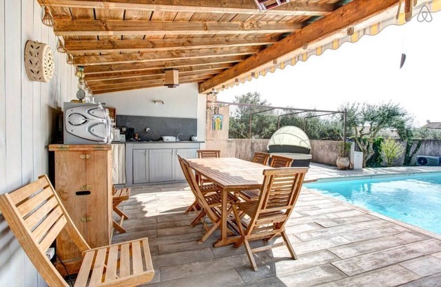 Holiday house Roquemaure for 1 - 6 persons with 3 bedrooms - Holiday house