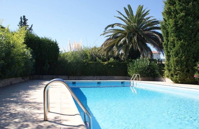 Holiday house Sainte-Maxime for 1 - 4 persons with 2 bedrooms - Twin house