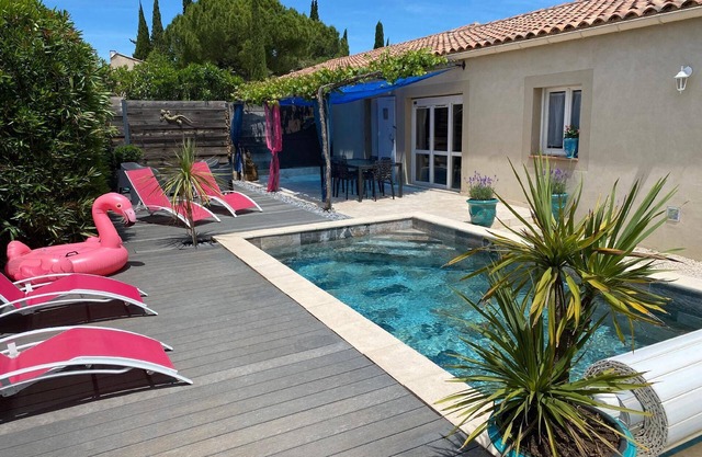 Holiday house Tavel for 1 - 6 persons with 3 bedrooms - Row house