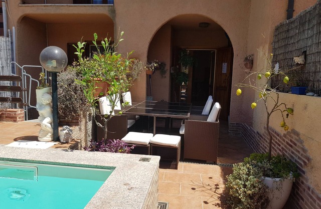 Holiday house with pool