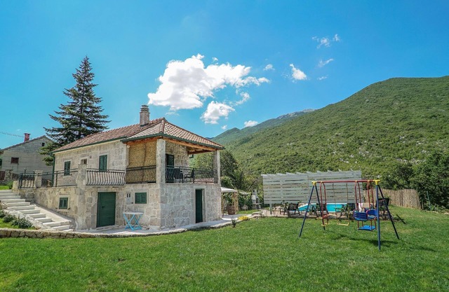 Holiday house Zagvozd for 1 - 8 persons with 3 bedrooms - Holiday home