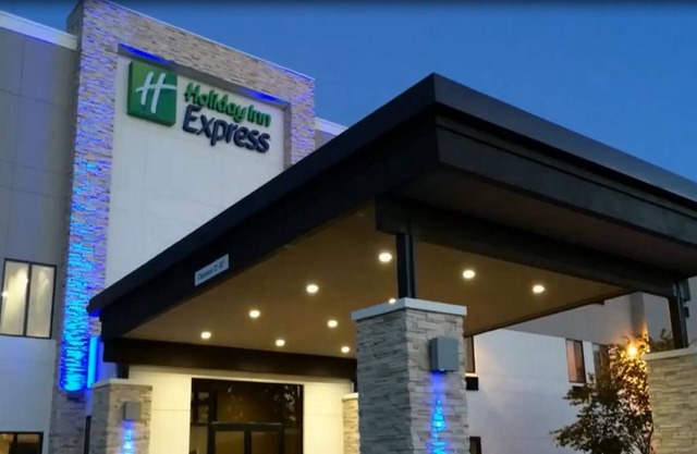 Holiday Inn Express and Suites White Hall by IHG
