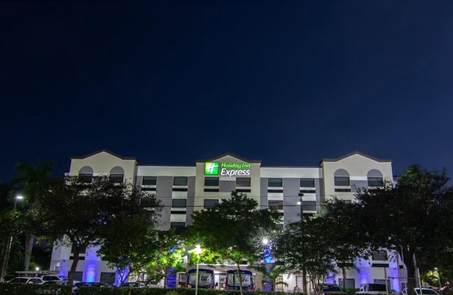 Holiday Inn Express and Suites Fort Lauderdale Airport West by IHG