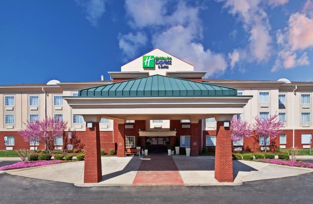 Holiday Inn Express Hotel & Suites Manchester Conference Center by IHG