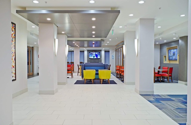 Holiday Inn Express Hotel & Suites Phoenix North Scottsdale by IHG