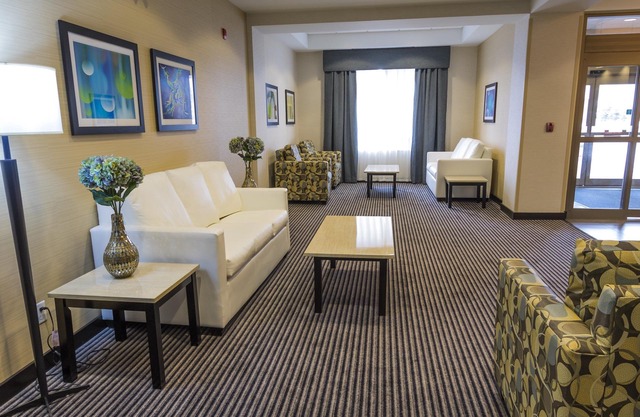 Holiday Inn Express & Suites Thunder Bay by IHG