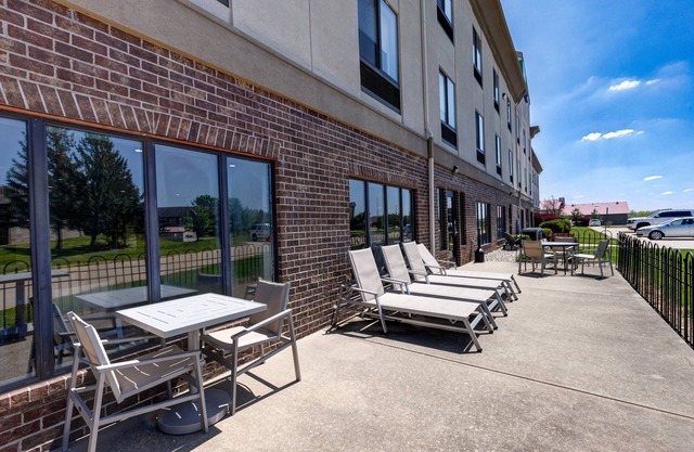 Holiday Inn Express & Suites Shelbyville Indianapolis by IHG