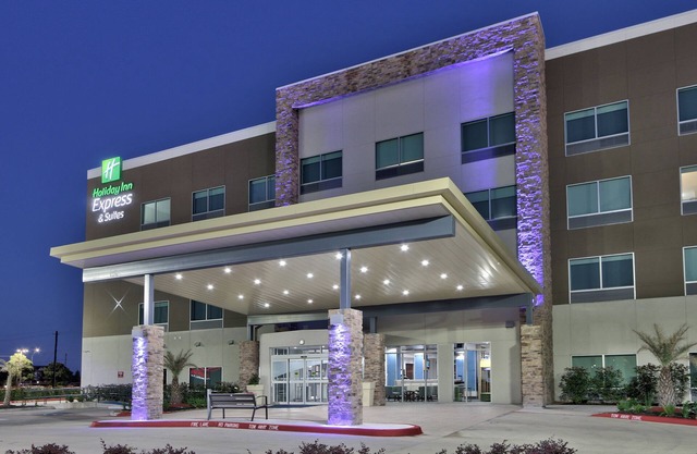 Holiday Inn Express & Suites Houston East - Beltway 8 by IHG