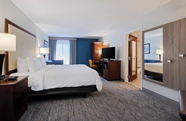 Holiday Inn Express & Suites Cincinnati Riverfront by IHG