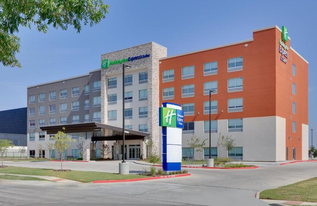 Holiday Inn Express & Suites - Dallas NW HWY - Love Field by IHG