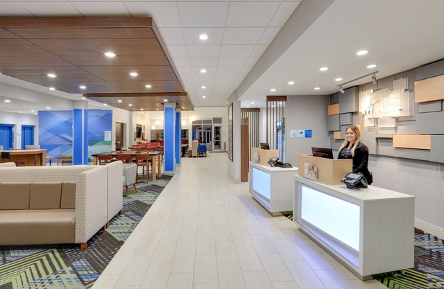 Holiday Inn Express & Suites Dallas NW HWY - Love Field by IHG