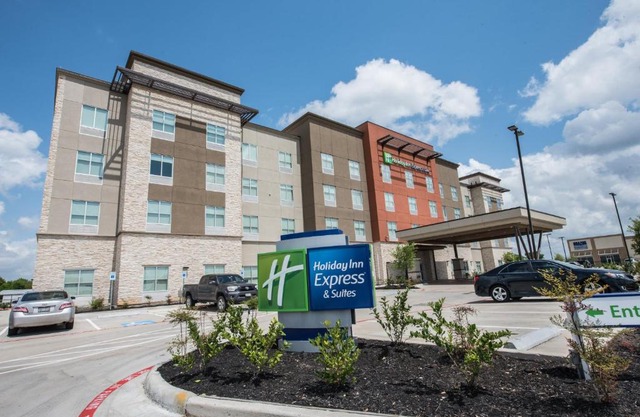 Holiday Inn Express & Suites Houston - Hobby Airport Area by IHG