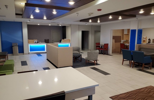 Holiday Inn Express & Suites Junction City by IHG