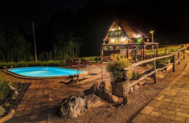Holiday Park Plitvice Paradise /Bungalov David sa zajedničkim bazenom i jacuzzijem
