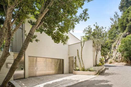 Hollywood Hills Oasis