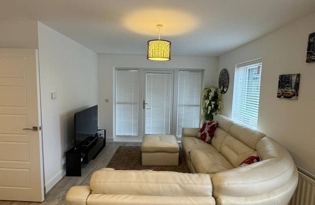 Home Away! Lovely New build 2 bed apartment set in Ebbsfleet Valley