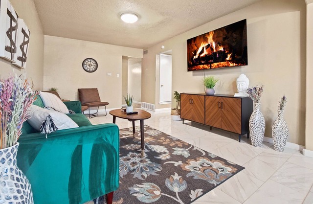 HOME♥CLOSE TO ALL SPORTING EVENTS & ENTERTAINMENT♥