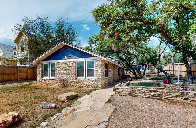 Home + guest house with EV charger & on-site boat parking - near marinas