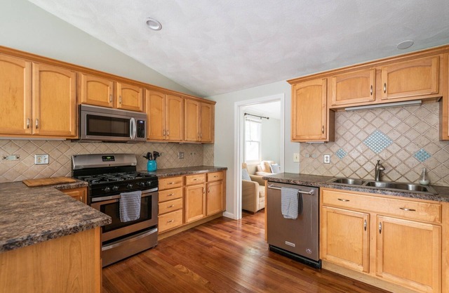 Home one block to river w/2 FREE PADDLE BOARDS.10% weekly/monthly Discount