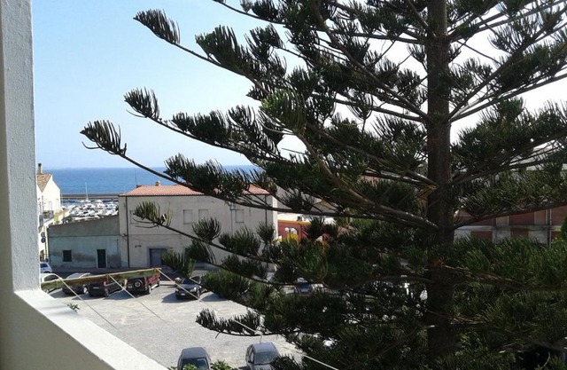 Home & Sea