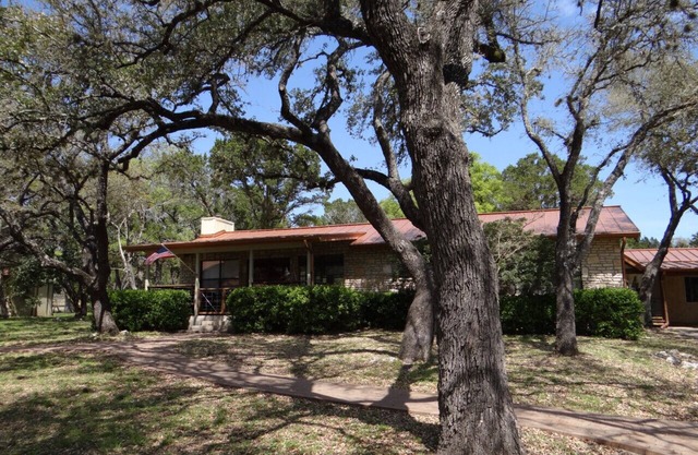 Home Sweet TEXAS Home Lodge Style Home Hot Tub Outdoor Kitchen with Eating Area and Propane Fire Pit