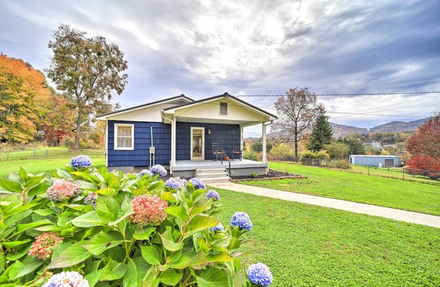 Home w/Yard: 8 Mi to French Broad River Park