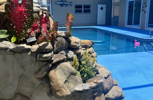 Home with play room, enclosed pool . Only 10 minutes from the beach!