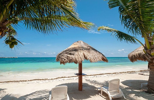 Home with pool and close 7 minutes to the beach, Pet-Friendly