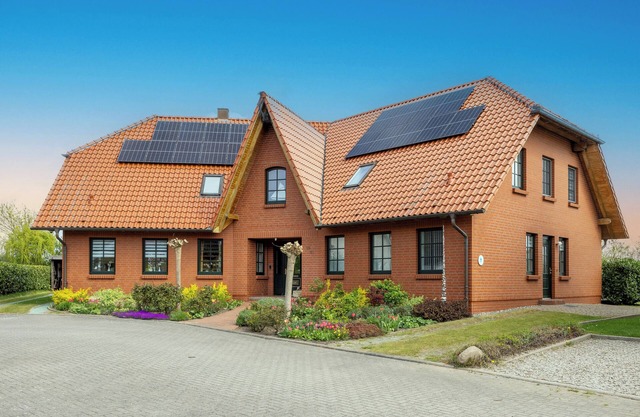 Home with sauna and whirlpool close to the beach