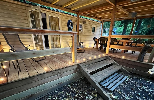 Homerez - Nice bungalow for 4 ppl. with shared pool at Saint-Jean-de-Valériscle