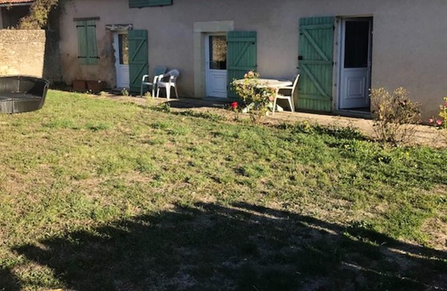 Homerez - Amazing house for 3 ppl. with garden and terrace at Mouterre-Silly