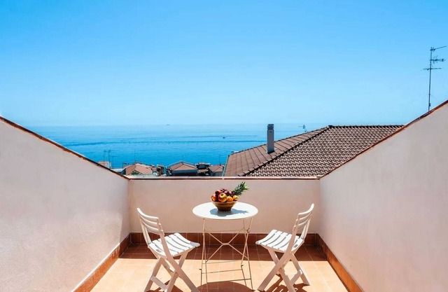 Homerez - Apartment in Aci Castello