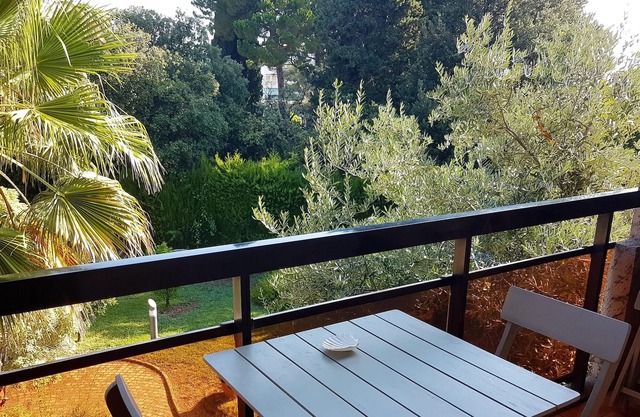 Homerez - Appartement for 4 ppl. with shared pool, garden and balcony at Nice