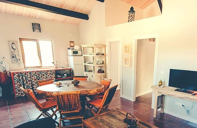 Homerez - Beautiful house for 6 ppl. with shared pool and terrace at Cañamero