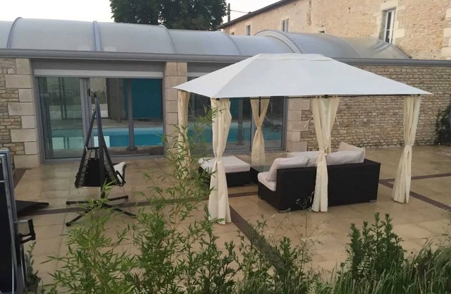 Homerez - Big villa for 26 ppl. with swimming-pool and terrace at Jaunay-Clan