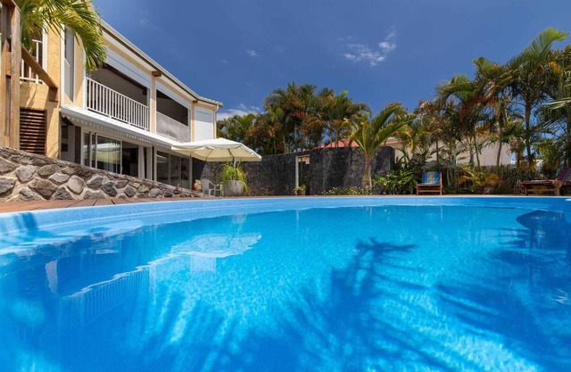 Homerez - Charming house near Petite Île with private pool