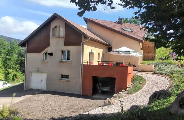 Homerez - Charming House in Cornimont with Mountain View
