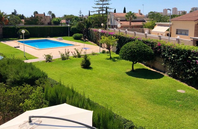 Homerez - House 1 km away from the beach for 6 ppl. with shared pool and terrace